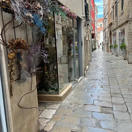 شقة Ela سبليت