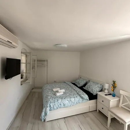 Ela Apartment *